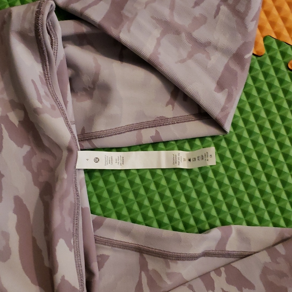 Lululemon size 4 leggings - Picture 2 of 3